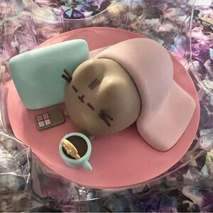 Pusheen exclusive Winter 2021 box vinyl toy; Collectable; Movie Night Sleepover.